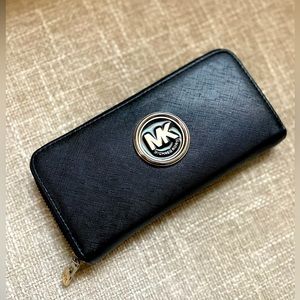 Michael Kors leather ziparound  long Wallet 7x4